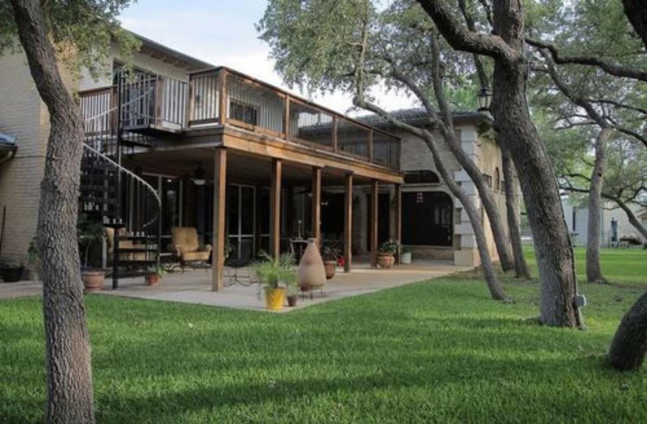 Live Oaks Bed And Breakfast Uvalde Eksteriør bilde