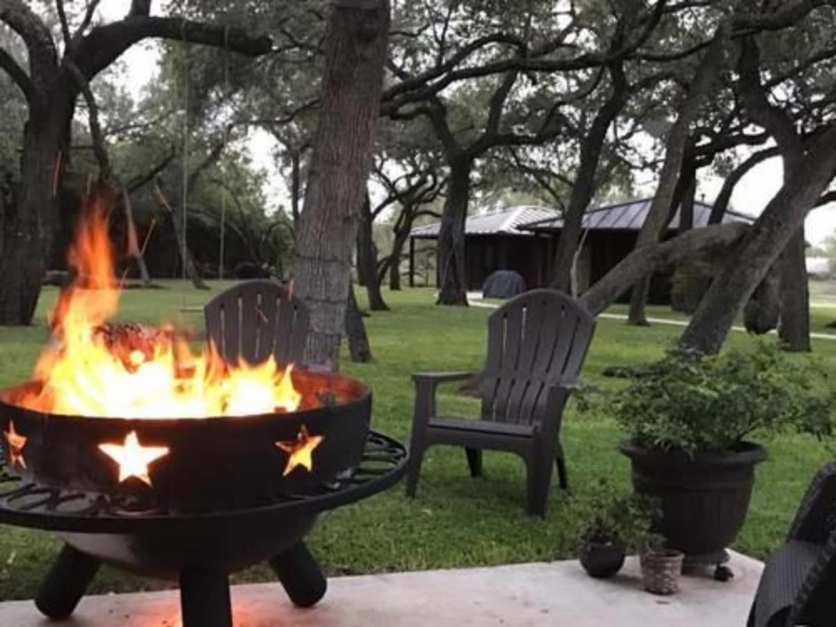 Live Oaks Bed And Breakfast Uvalde Eksteriør bilde